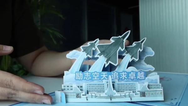 坐着运-20去上学！网友：这排面