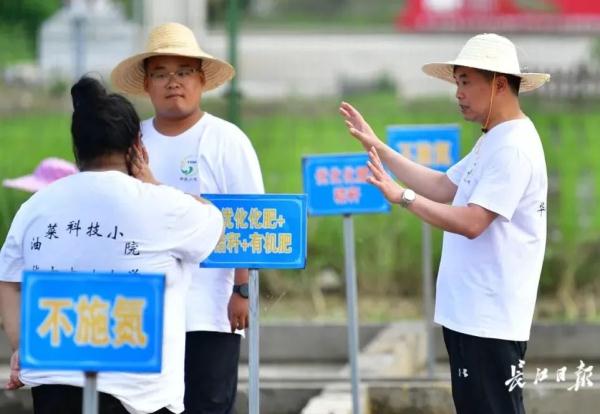 “你博士毕业于哪里?”“张池村!” “你博士毕业于哪里?”“张池村!”