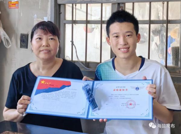 出发！浙江这些学生坐运-20去报到，网友：这排面简直了