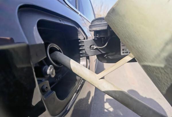 油表亮了，还能跑多远？