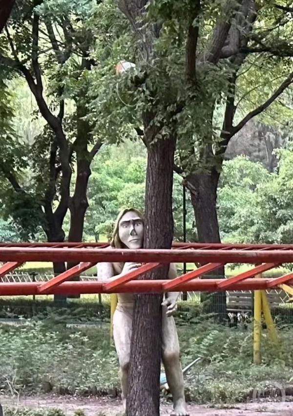 北京朝阳公园卡通雕塑“丑萌”出圈，工作人员都笑了：它们也不丑