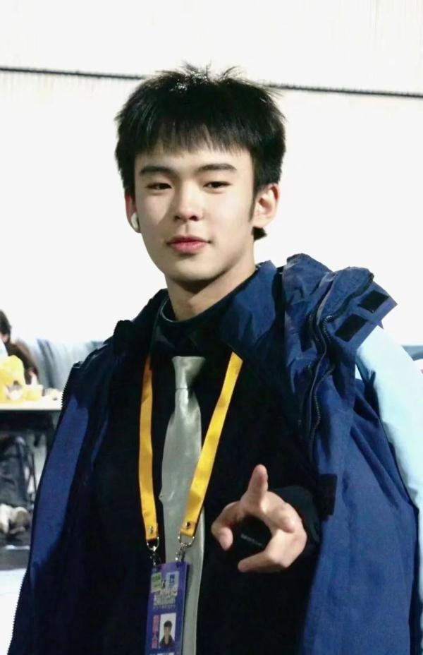 出发！浙江这些学生坐运-20去报到，网友：这排面简直了