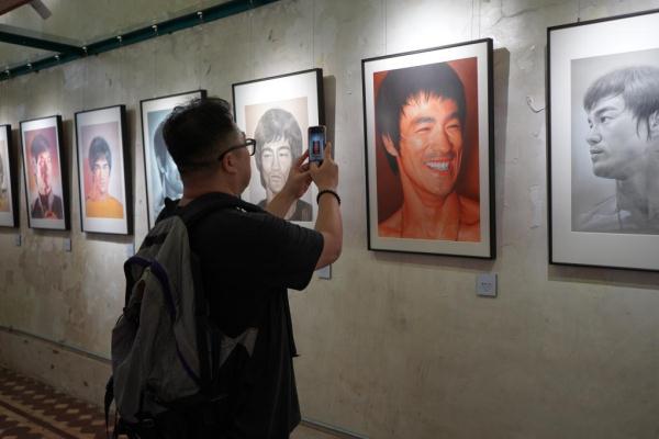 他用功夫展现中华文化自信——香港纪念李小龙逝世50周年