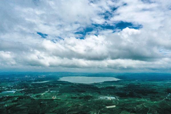 贵州威宁：绿意盎然