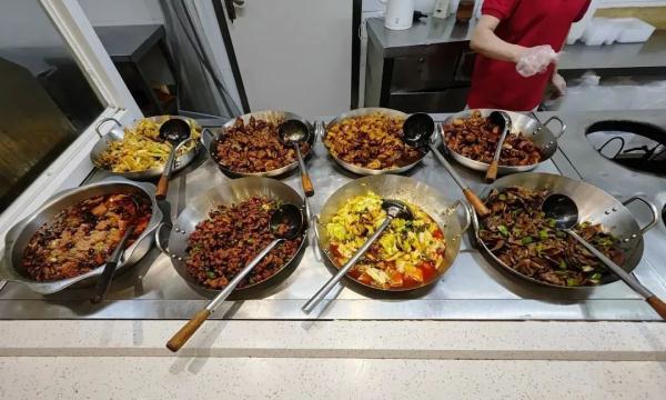 上海28元自助餐火了!80种菜品自由选择,年轻人抢着来,老年人还有优惠 上海28元自助餐火了!80种菜品自由选择,年轻人抢着来,老年人还有优惠