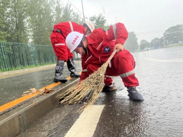 北京海淀暴雨橙警中！这些景区发布闭园公告，请合理规划出行