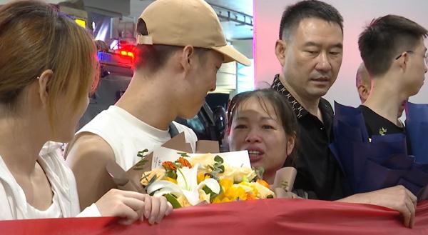 “妈妈记得你后脑勺的发旋!”被拐25年,他终于回到贵州家乡 “妈妈记得你后脑勺的发旋!”被拐25年,他终于回到贵州家乡