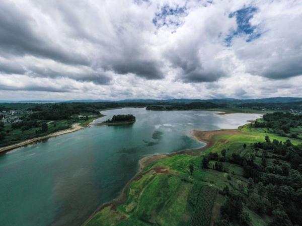 贵州威宁：绿意盎然