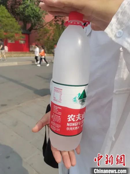 日薪千元，“一导难求”