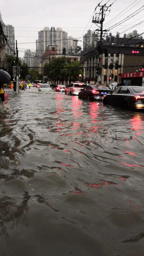 上海这些地方积水明显！明日高温又回来了