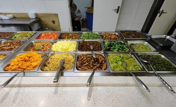 上海28元自助餐火了!80种菜品自由选择,年轻人抢着来,老年人还有优惠 上海28元自助餐火了!80种菜品自由选择,年轻人抢着来,老年人还有优惠