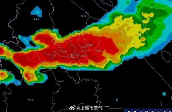 雷声滚滚，双黄预警！暴雨横扫上海中心城区，网友：下了一条河
