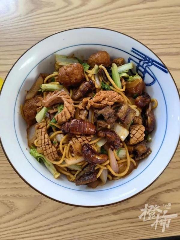 19岁男子离职捉“虫”月入三四万？“最多四个晚上赚了近一万”