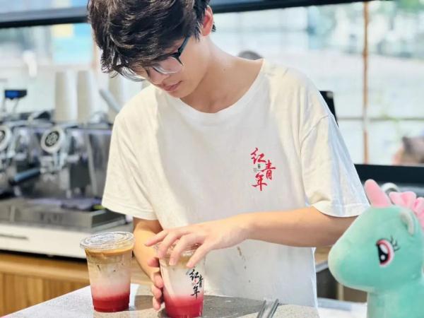 烤鸭+雨花茶+咖啡！“00后”创意咖啡，你试试吗？
