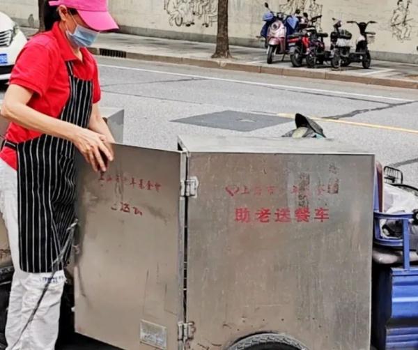 上海28元自助餐火了!80种菜品自由选择,年轻人抢着来,老年人还有优惠 上海28元自助餐火了!80种菜品自由选择,年轻人抢着来,老年人还有优惠