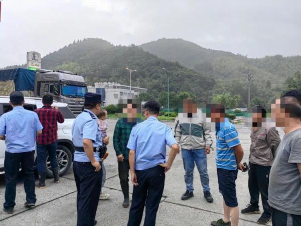 130元一公斤，有人一晚抓700只！杭州男子为此半夜进山后失联，一群人足足找了一晚上
