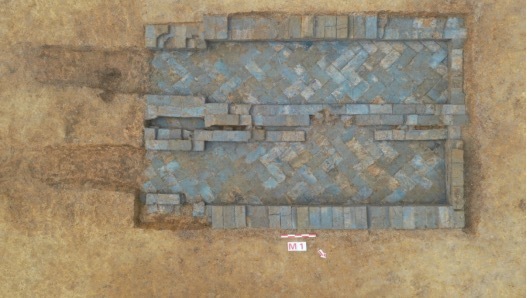 洞庭湖因旱情露出的唐宋古墓葬遭盗掘：三人用铁锹耙刀挖木棺获刑