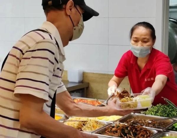 上海28元自助餐火了!80种菜品自由选择,年轻人抢着来,老年人还有优惠 上海28元自助餐火了!80种菜品自由选择,年轻人抢着来,老年人还有优惠