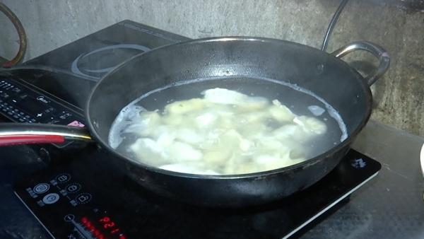 “妈妈记得你后脑勺的发旋!”被拐25年,他终于回到贵州家乡 “妈妈记得你后脑勺的发旋!”被拐25年,他终于回到贵州家乡