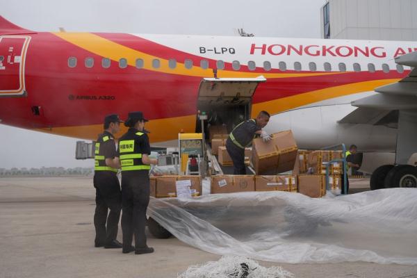 首批代表团进境物资抵达杭州亚运会物流中心 首批代表团进境物资抵达杭州亚运会物流中心