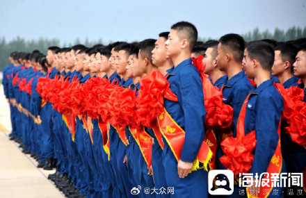 最牛新生!数百名新飞行学员乘坐运-20上大学 最牛新生!数百名新飞行学员乘坐运-20上大学