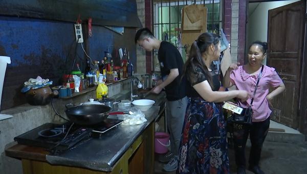 “妈妈记得你后脑勺的发旋!”被拐25年,他终于回到贵州家乡 “妈妈记得你后脑勺的发旋!”被拐25年,他终于回到贵州家乡