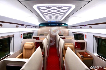 复兴号亚运智能动车组在长春亮相