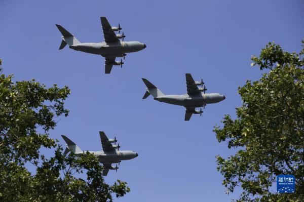 比利时举行阅兵式庆祝国庆日