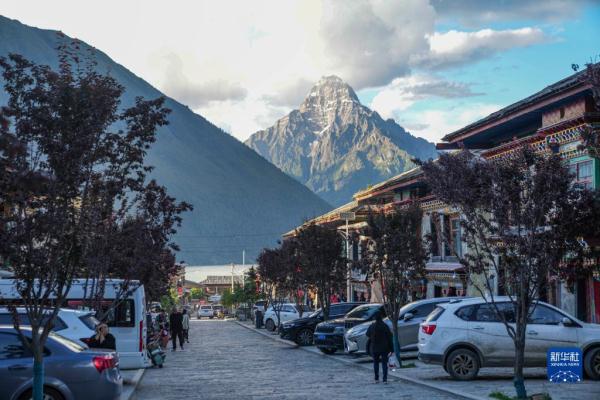 西藏:生态旅游唤醒“遗忘的村落” 西藏:生态旅游唤醒“遗忘的村落”