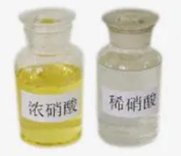 罐车载运液体泄漏，罐体内冒出黄色烟雾！