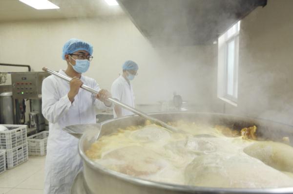 “冬病夏治”煎药忙 “冬病夏治”煎药忙