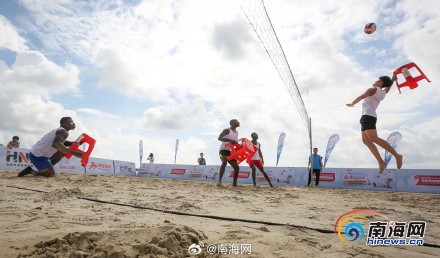 刘晏含板凳排球初体验