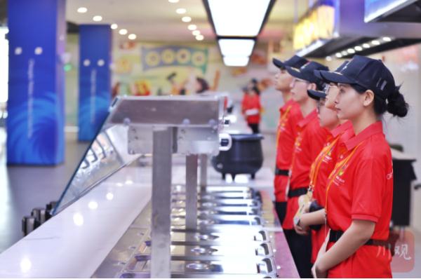 开村了!快看运动员在成都的“家”长啥样 开村了!快看运动员在成都的“家”长啥样