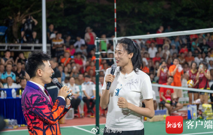 刘晏含板凳排球初体验