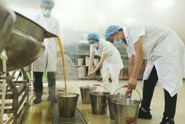 “冬病夏治”煎药忙 “冬病夏治”煎药忙