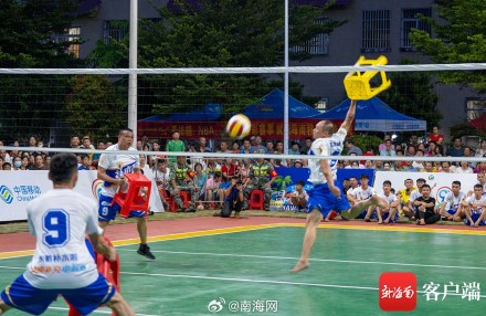 刘晏含板凳排球初体验