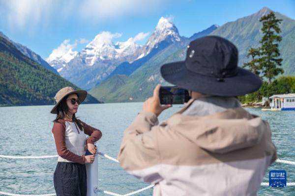 西藏:生态旅游唤醒“遗忘的村落” 西藏:生态旅游唤醒“遗忘的村落”