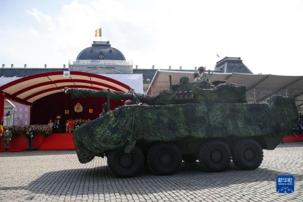 比利时举行阅兵式庆祝国庆日