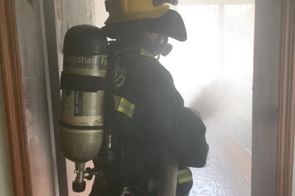 6岁男娃回村过暑假，一把火烧了爷爷家