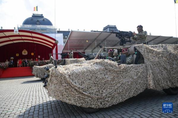 比利时举行阅兵式庆祝国庆日