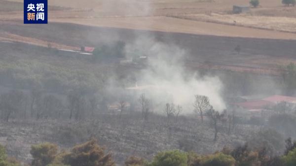 希腊山火持续 百余栋建筑严重受损 希腊山火持续 百余栋建筑严重受损
