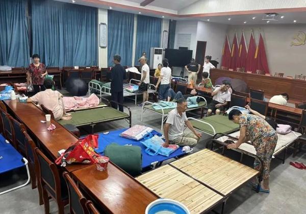 车辆被淹、水位暴涨！台风“杜苏芮”已加强 强降雨&强对流，今日继续！