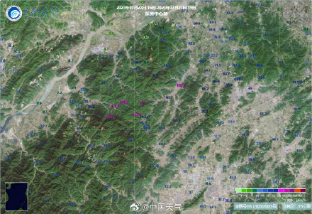 浙江杭州富阳遭遇短时强降雨引发山洪