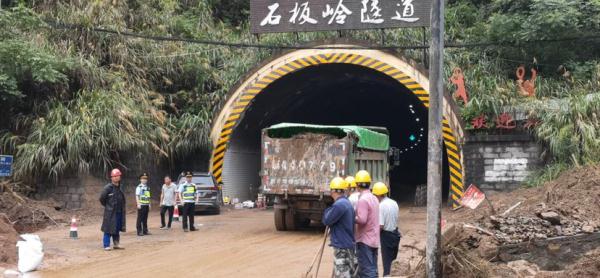 连夜驰援，已转移1100多人！富阳遭遇罕见短时局地暴雨，最新情况→
