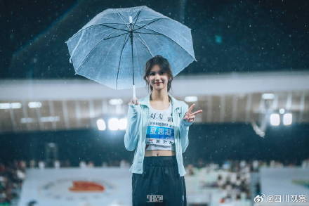 夏思凝女子百米跨栏夺冠