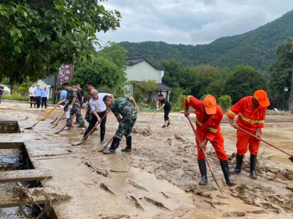 连夜驰援，已转移1100多人！富阳遭遇罕见短时局地暴雨，最新情况→