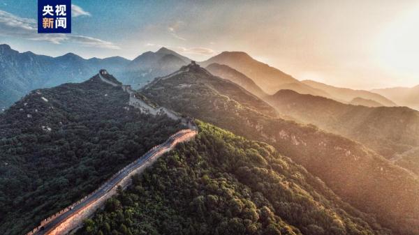 八达岭长城今晨现壮美云海 宛若金色游龙