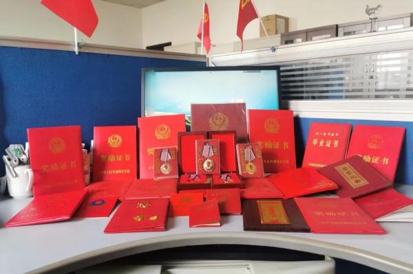 他退休当天，妻子一条朋友圈让人“破防”