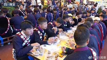 凉山千人吃羊肉破吉尼斯世界纪录