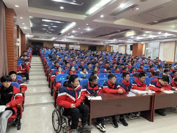 圆梦！“轮椅男孩”被安徽大学录取